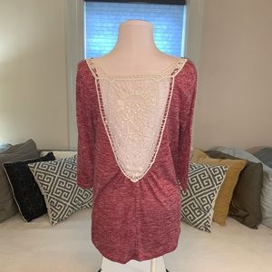 3/4 sleeve shirt with intricate lace back